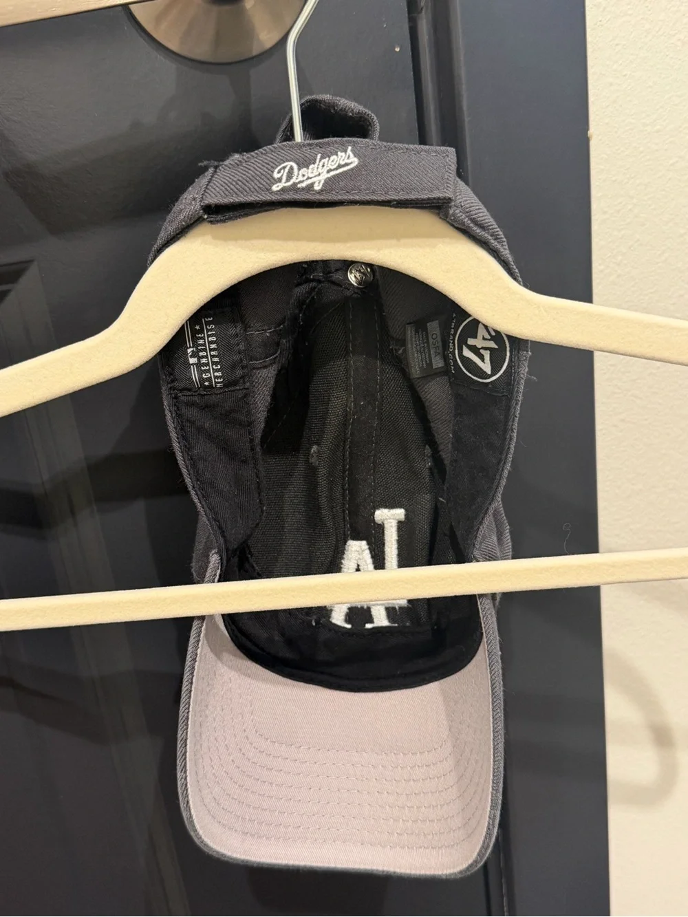 Dark gray ‘47 LA Dodgers black cap with white LA logo